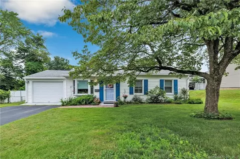 4 Beechwood Dr, Ansonia, CT 06401