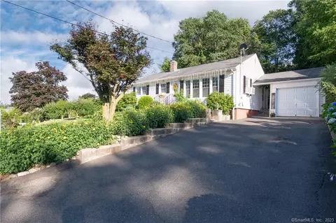 9 Valley View Dr, Danbury, CT 06810