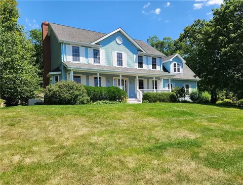 22 Goldfinch Ter, East Lyme, CT 06333