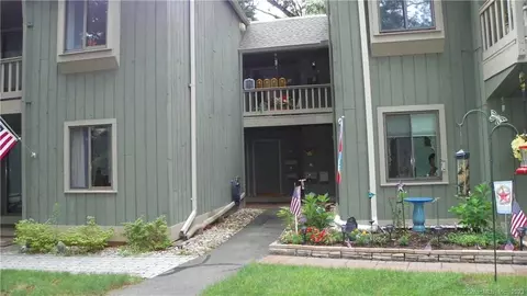 10 Coach Dr #10, Southington, CT 06489