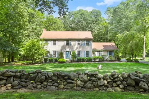 6 Old Dodgingtown Rd, Bethel, CT 06801