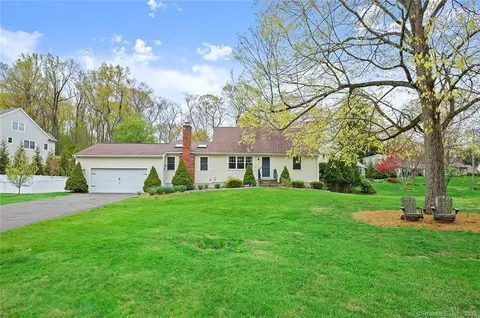 154 Nonopoge Rd, Fairfield, CT 06825