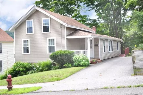 92 High St, Winchester, CT 06098