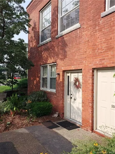 92 Main St #109, Deep River, CT 06417