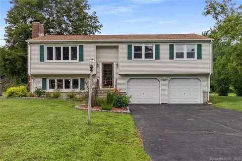 61 Upper State St, North Haven, CT 06473