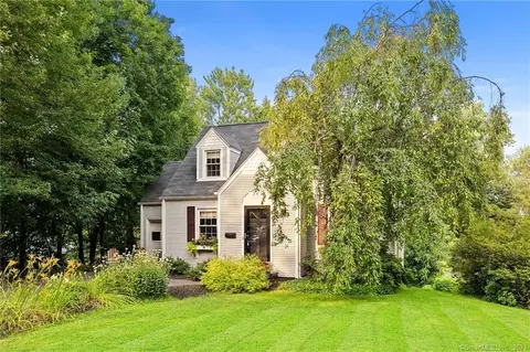 314 Ridgewood Rd, West Hartford, CT 06107