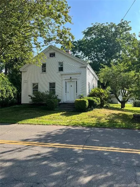 35 Liberty St, Madison, CT 06443