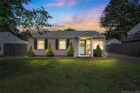 17 Circle Dr, Wallingford, CT 06492