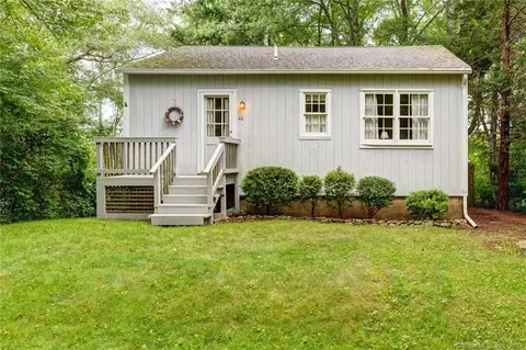 40 Lakeside Dr, North Stonington, CT 06359