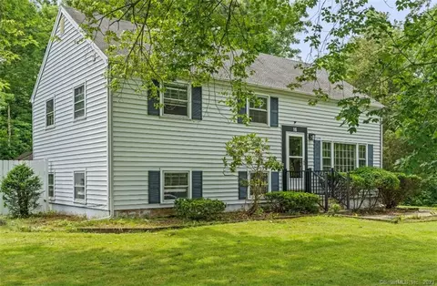 16 Ridgewood Rd, Wallingford, CT 06492