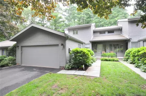 2 Spyglass Dr #2, Avon, CT 06001