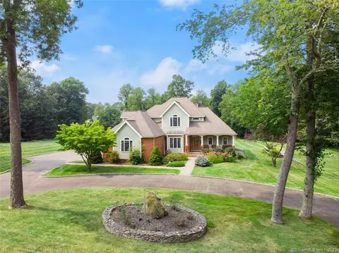 11 Middleton Rd, Newtown, CT 06470