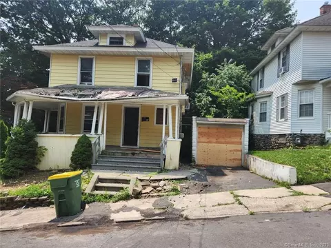 15 Lexington Ave, Waterbury, CT 06710