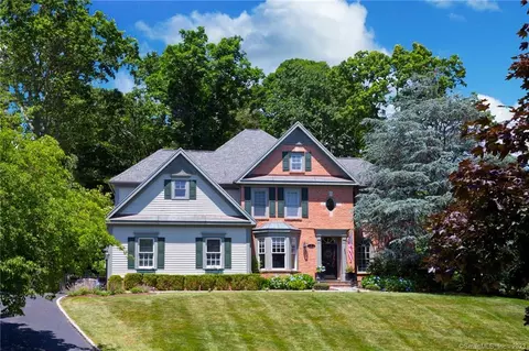 17 Christopher Ln, Norwalk, CT 06851