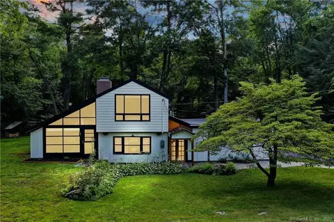 6 Erickson Dr, Canton, CT 06019