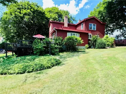 724 Williams St, New London, CT 06320