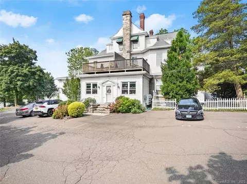 5 Hundley Ct #1B, Stamford, CT 06902