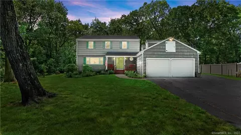 15 Parkwood Rd, Trumbull, CT 06611