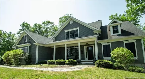 9 Meridian Ridge Dr, Newtown, CT 06470