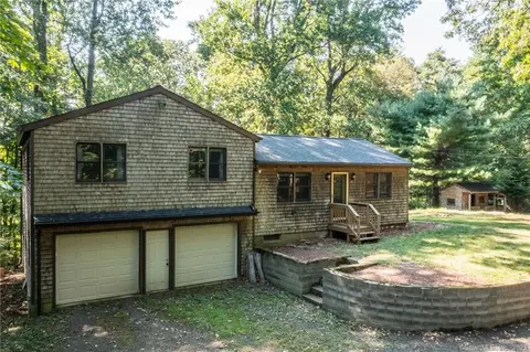 144 Fitch Hill Rd, Guilford, CT 06437
