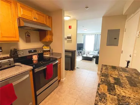 949 Pleasant Valley Rd #11-3, South Windsor, CT 06074