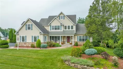 12 Sunrise Dr, Manchester, CT 06040