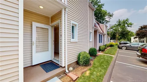 30 De Bera Ln #3, Stamford, CT 06902