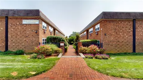 637 Cove Rd #D7, Stamford, CT 06902