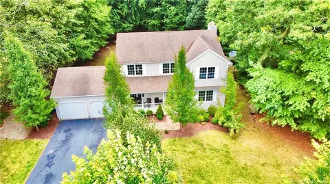 19 Andersen Ln, Montville, CT 06370