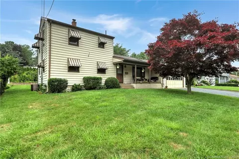 49 Baxter Ln, Milford, CT 06460