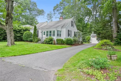 60 Evelyn St, Trumbull, CT 06611