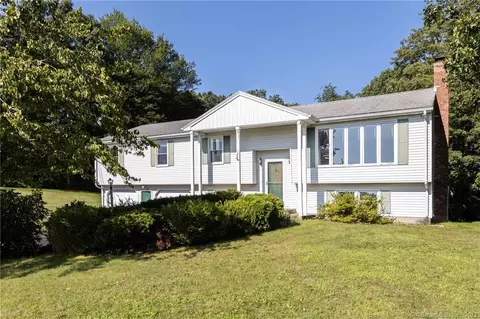 32 Renee Ln, North Haven, CT 06473