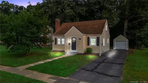 18 Thomas Dr, Manchester, CT 06040