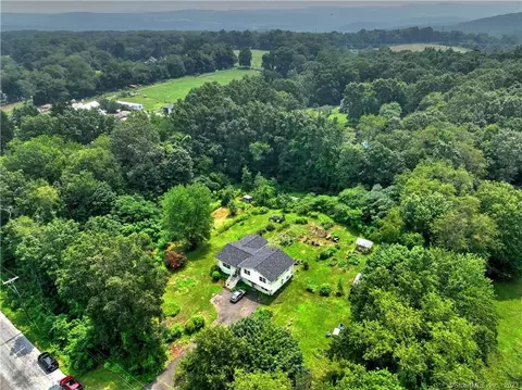 15 Burritt Hill Rd, Bethlehem, CT 06751