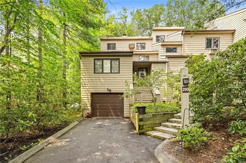 290 Cliffside Dr #290, Torrington, CT 06790
