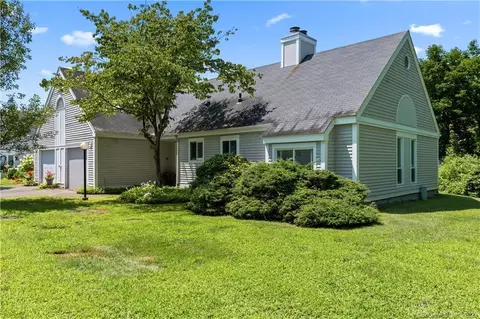 16 Woodbury Pl #16, Woodbury, CT 06798