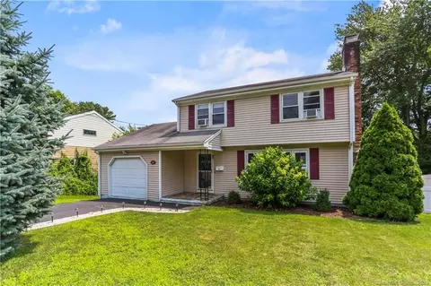 47 Old Stratfield Rd, Fairfield, CT 06825