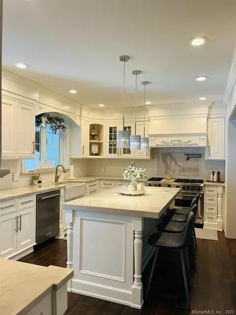 9 Midway Dr, Bethel, CT 06801