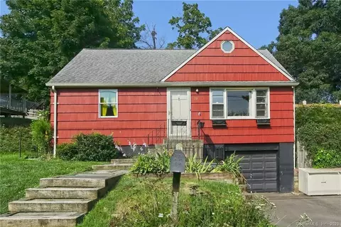 20 Robart St, West Haven, CT 06516