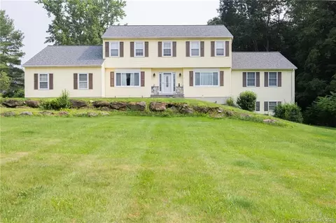 38 Maplewood Dr, New Milford, CT 06776