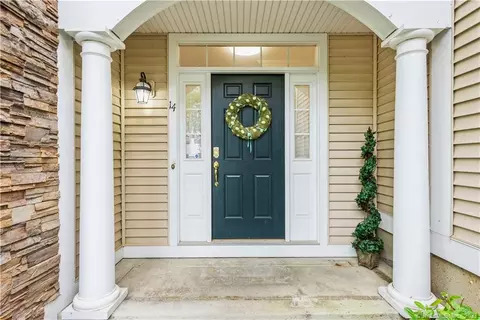 14 Woodcrest Ln #16, Danbury, CT 06810