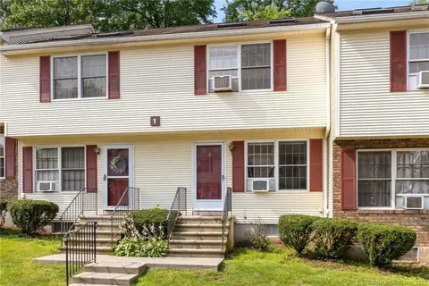 1 Countryside Ln #3, Middletown, CT 06457