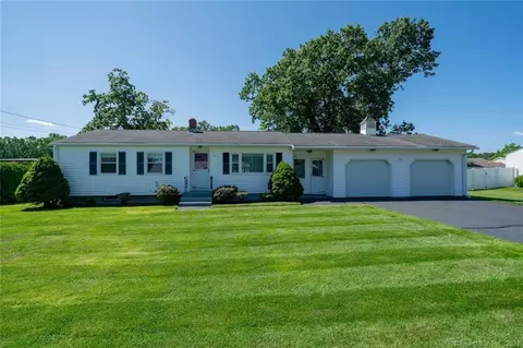 40 Dale St, Windsor Locks, CT 06096