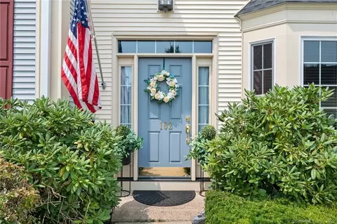 102 Cambridge Cmns #102, Middletown, CT 06457
