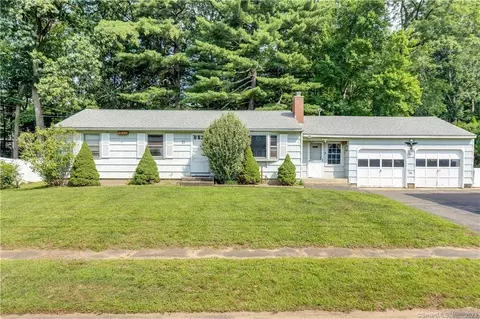 21 Oakwood St, Enfield, CT 06082