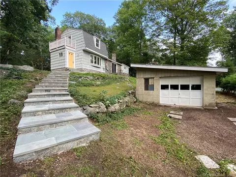 12 Flak Ln, New Fairfield, CT 06812