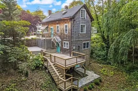 30 Middlesex Ave, Chester, CT 06412
