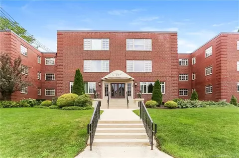 30 Outlook Ave #105, West Hartford, CT 06119