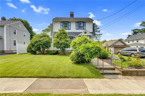 301 Hurd Ave, Stratford, CT 06614