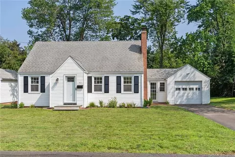 22 Grove Rd, Cromwell, CT 06416